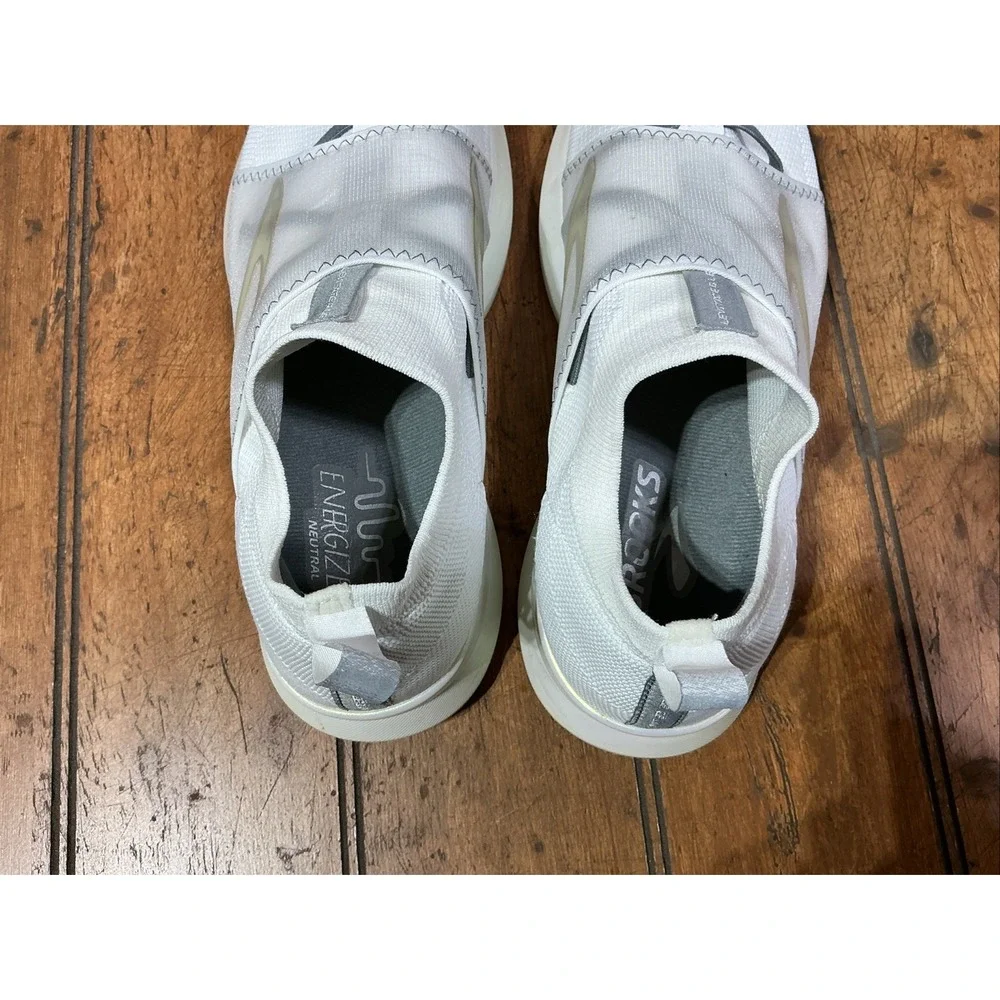 Brooks Levitate 4 LE Womens Size 10 White Silver Athletic Running Shoes Sneakers